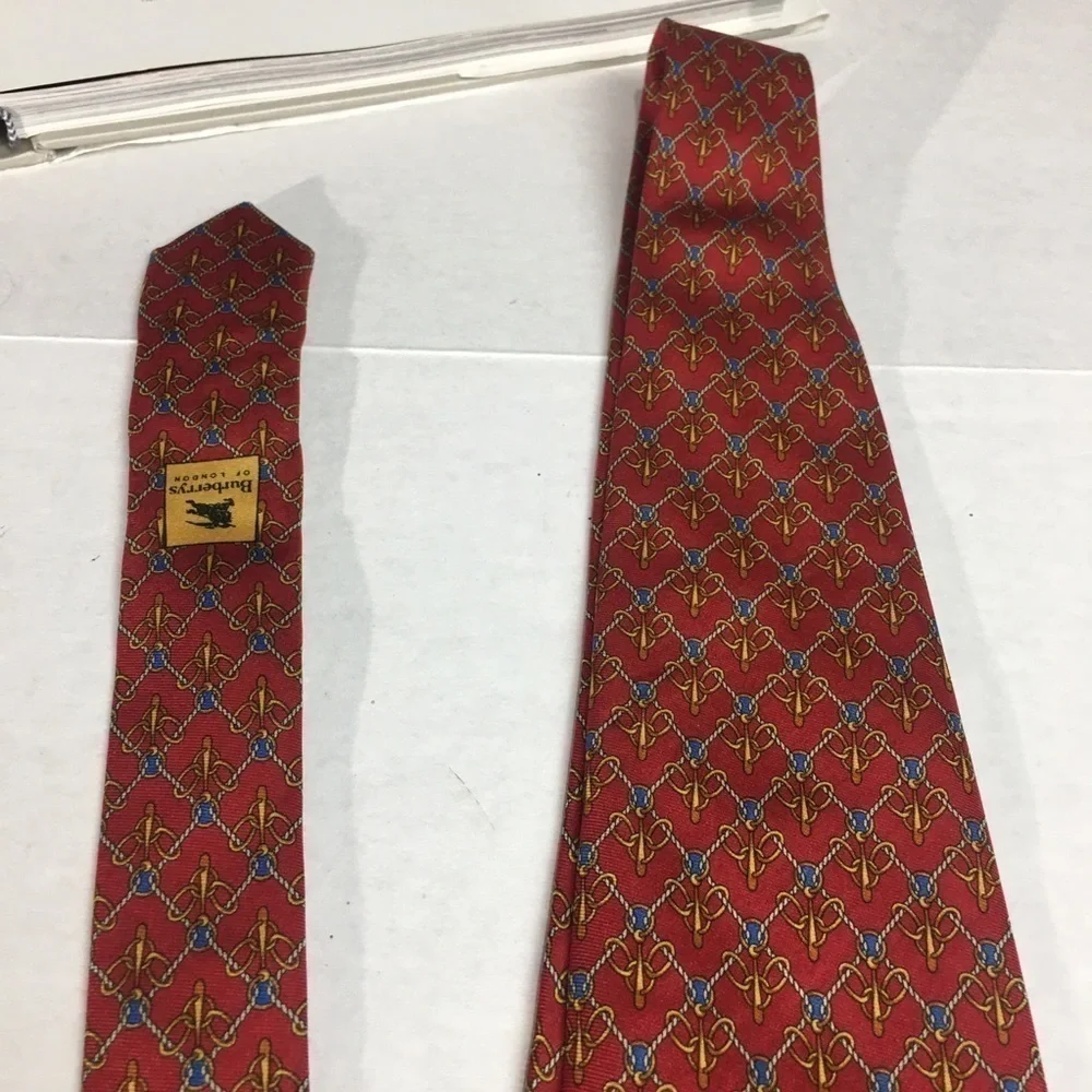 Vintage Burberrys London Horsebit Bridle 100% Silk Designer Tie Burgundy
